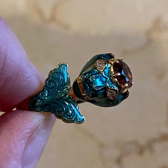 GUCCI Feline 18K Gold Green Enamel Diamond Ring - Picture 3 of 7